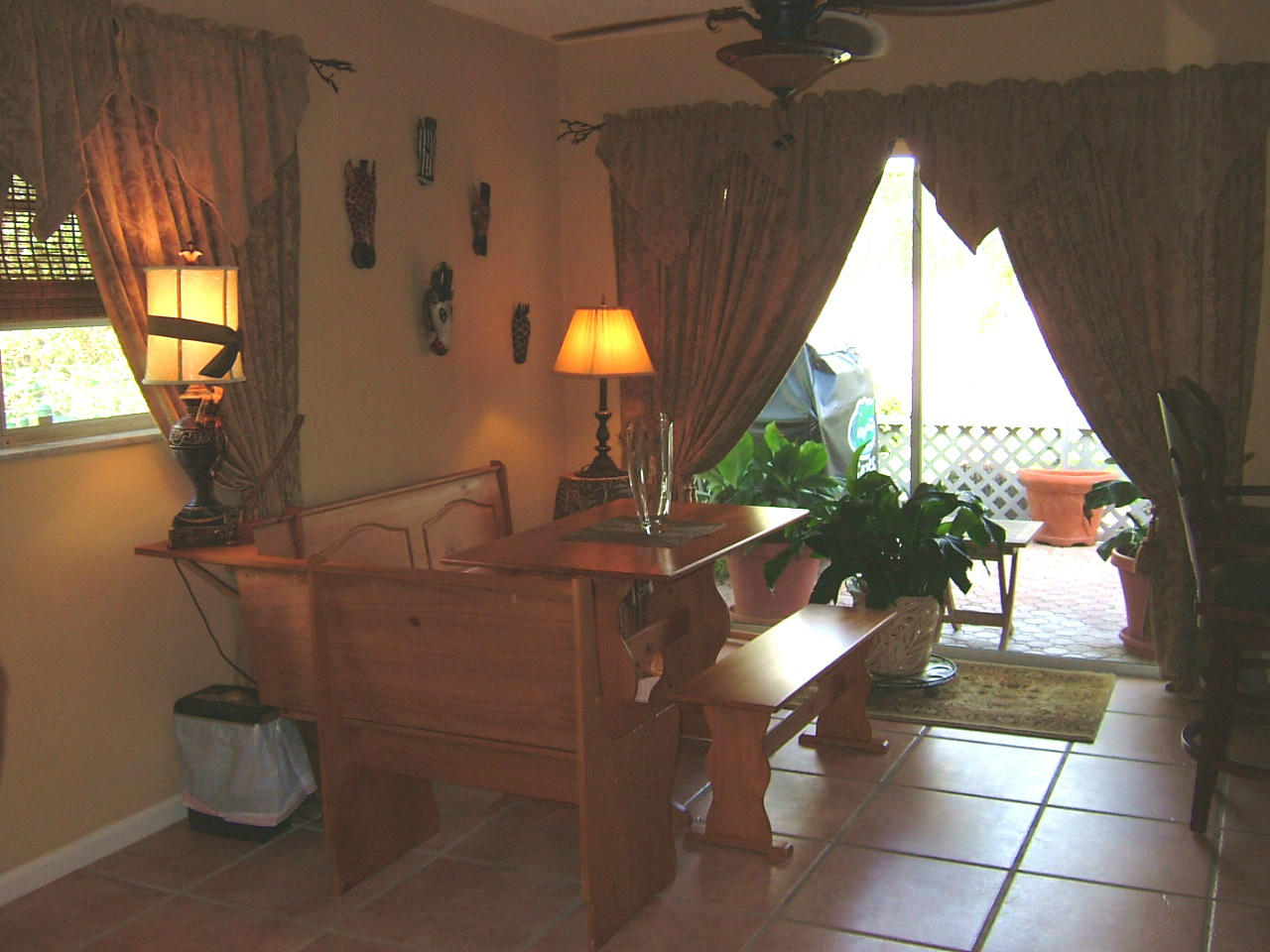 773 Apple Tree Lane Boca Raton, FL 33486 - Photo 10 of 25 FAMILY RM W/ SLIDING GLASS DOOR TO PATIO