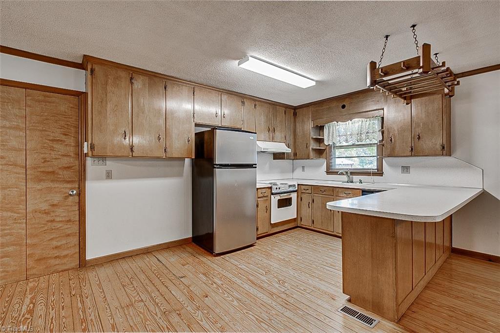 943 New Salem Road Randleman, NC 27317 - Photo 39 of 50 941 New Salem Rd Kitchen