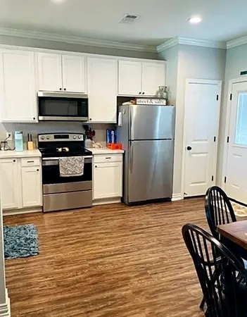 $3,200 | 7001 Canter Court, College Station, TX 77845