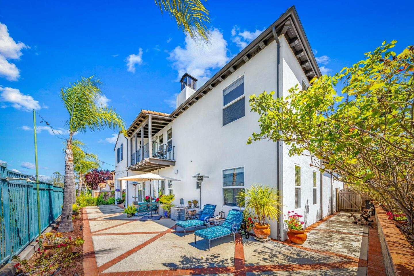 1913 St Andrews Circle Gilroy, CA 95020 - Photo 66 of 79 a front view of a house with garden