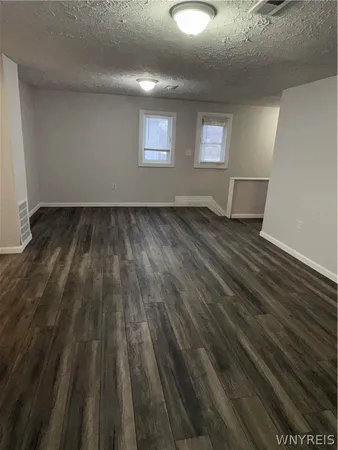 $1,200 | 1312 Ontario Avenue, Niagara Falls, NY 14305