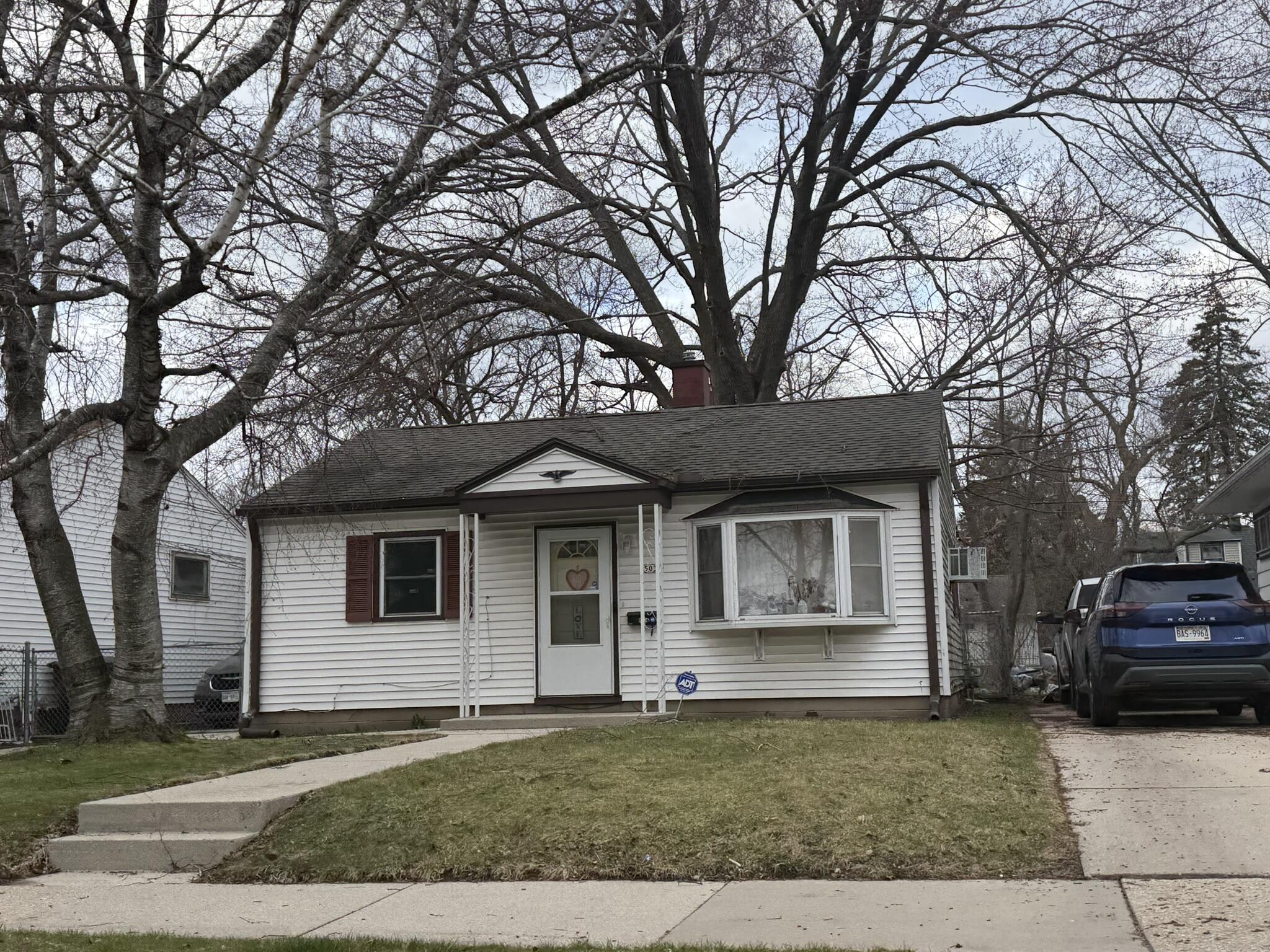5037 North 48th Street Milwaukee, WI 53218 - Photo 2 of 3 IMG_1817