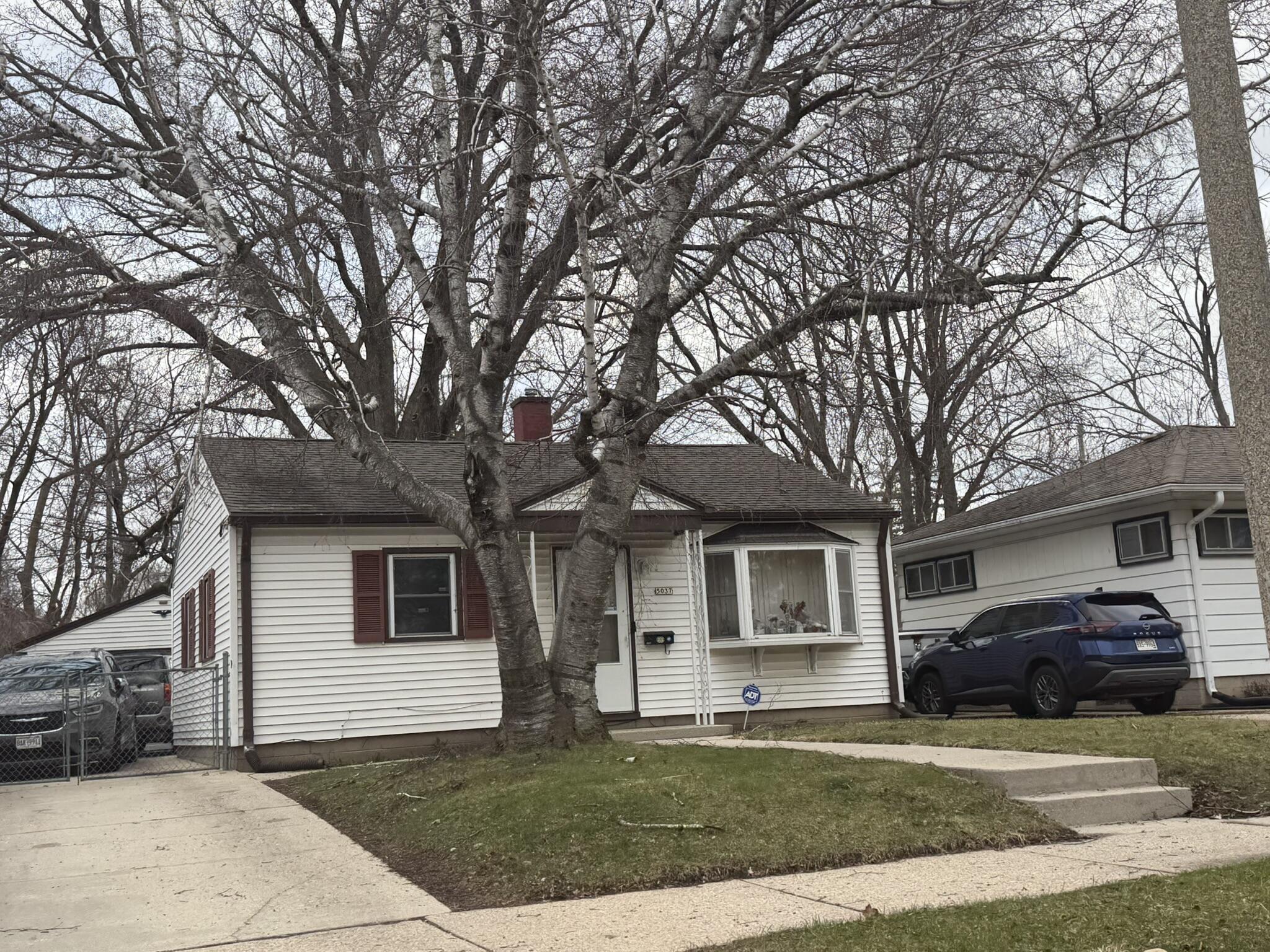 5037 North 48th Street Milwaukee, WI 53218 - Photo 3 of 3 IMG_1818