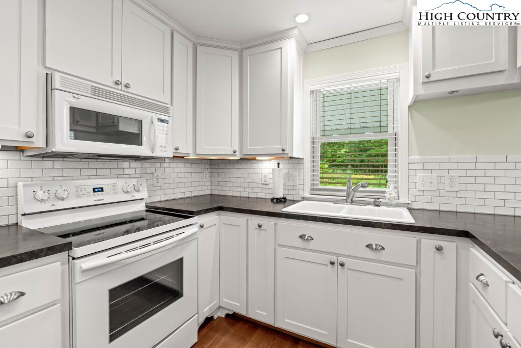 125 Schaffer Road Boone, NC 28607 - Photo 4 of 29 Gallery Image 4