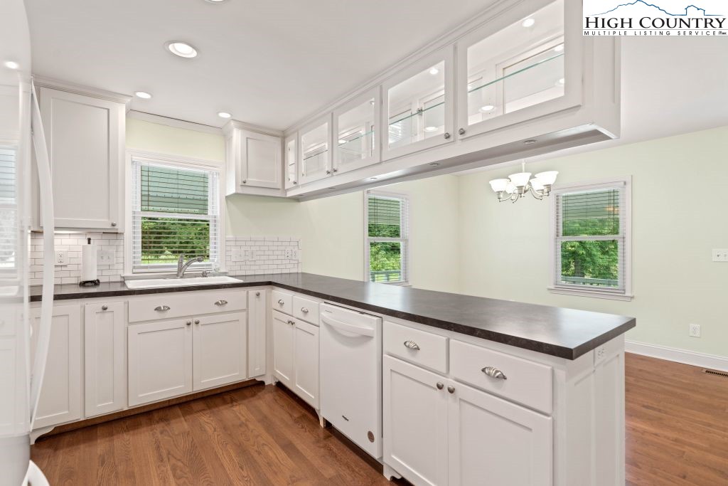 125 Schaffer Road Boone, NC 28607 - Photo 6 of 29 Gallery Image 6
