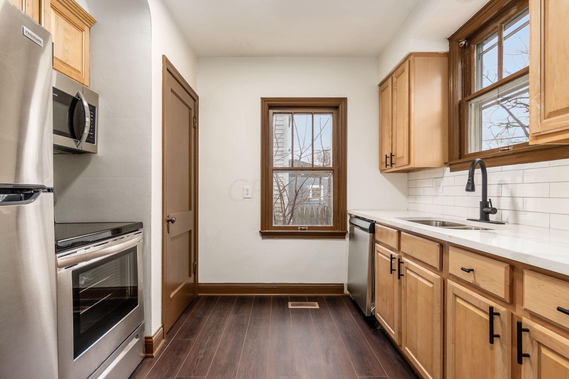 581 South Roys Avenue Columbus, OH 43204 - Photo 15 of 33 Kitchen