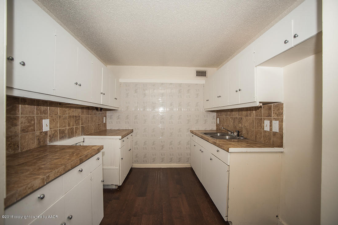 6001 Elmhurst Road Amarillo, TX 79106 - Photo 6 of 23 DSC_2336