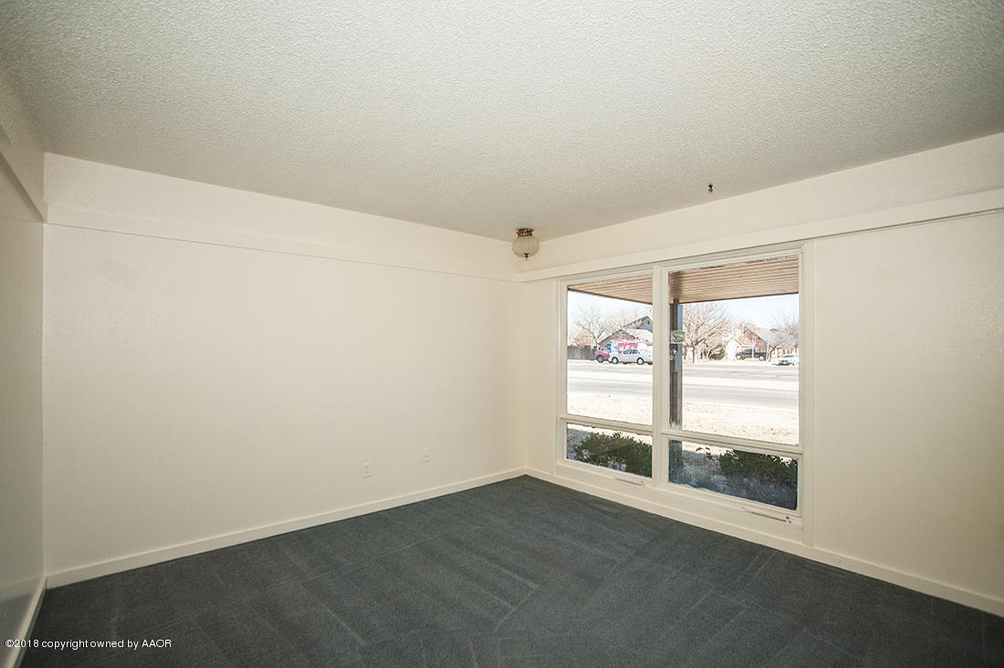 6001 Elmhurst Road Amarillo, TX 79106 - Photo 8 of 23 DSC_2343