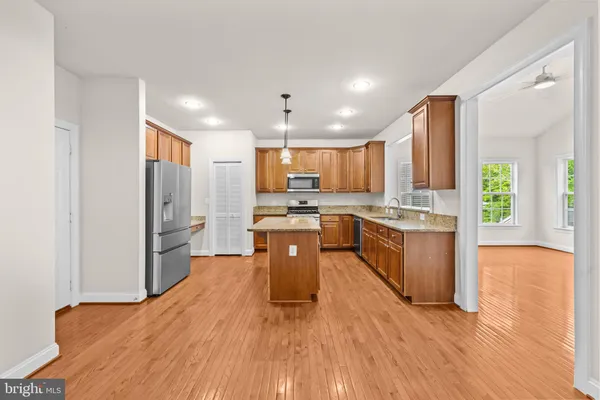 $699,900 | 18706 Kerill Road, Triangle, VA 22172