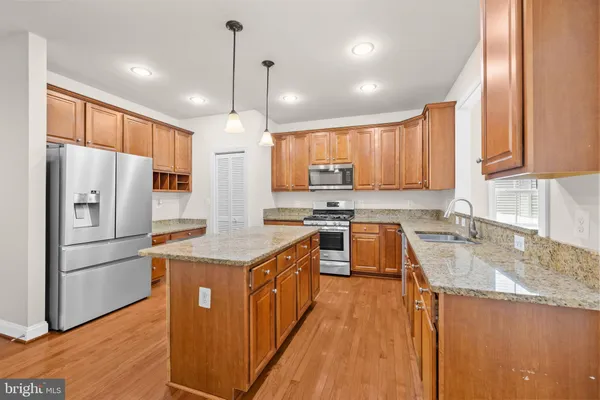 $699,900 | 18706 Kerill Road, Triangle, VA 22172