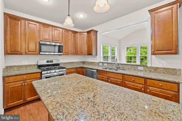 $699,900 | 18706 Kerill Road, Triangle, VA 22172