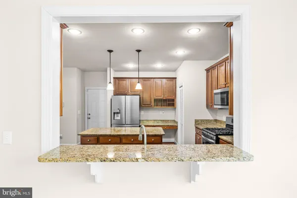 $699,900 | 18706 Kerill Road, Triangle, VA 22172