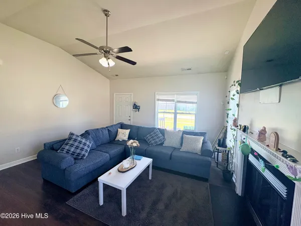 $2,000 | 174 Moonstone Court, Jacksonville, NC 28546