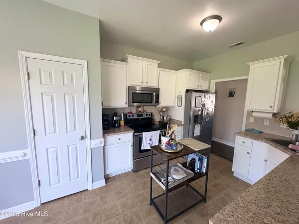 $2,000 | 174 Moonstone Court, Jacksonville, NC 28546