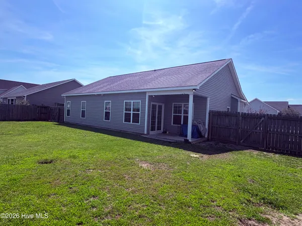 $2,000 | 174 Moonstone Court, Jacksonville, NC 28546