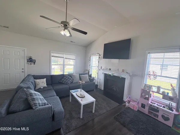 $2,000 | 174 Moonstone Court, Jacksonville, NC 28546