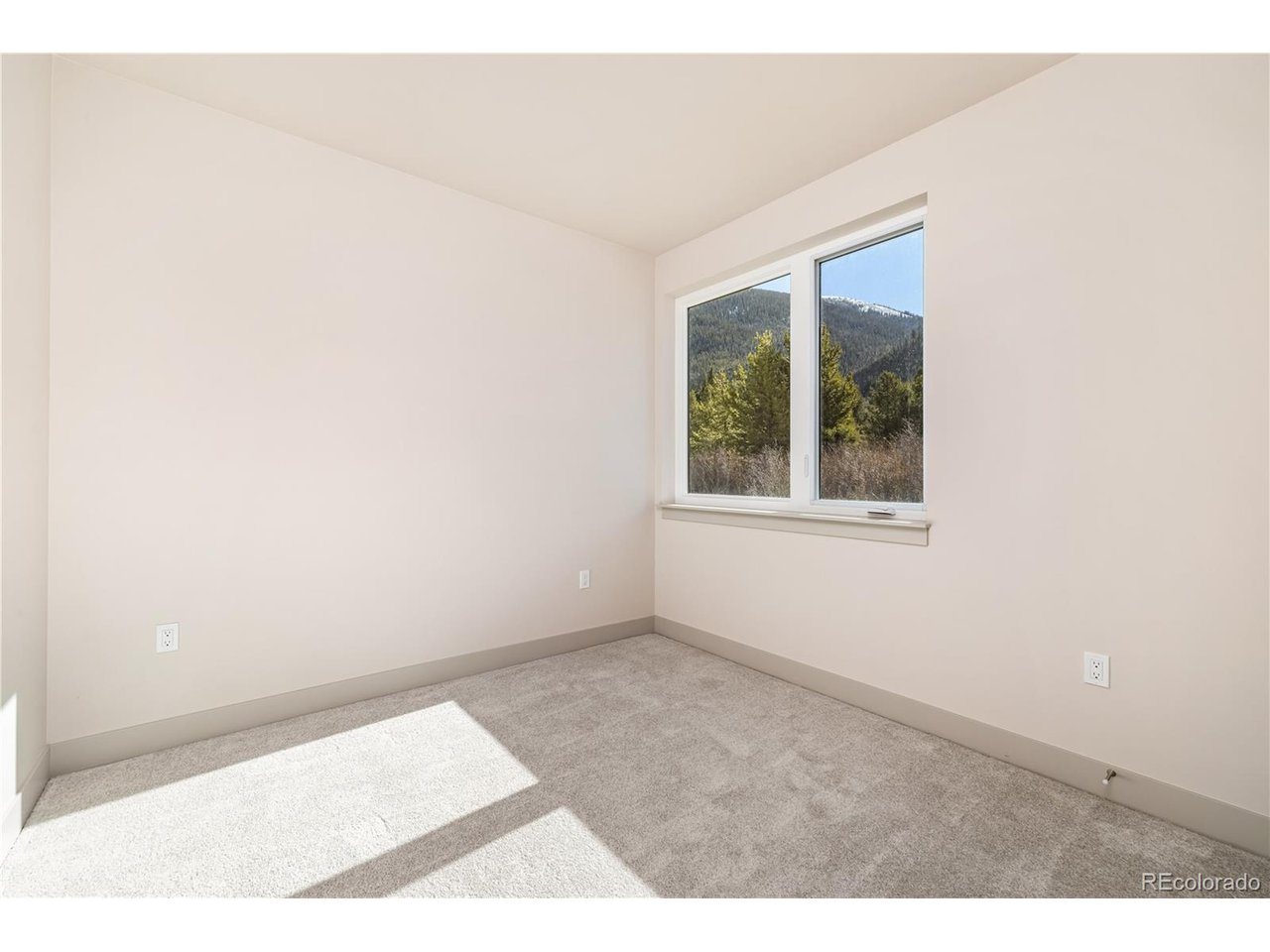 624 Montezuma Road, Unit 3 Keystone, CO 80435 - Photo 15 of 36 an empty room with a window
