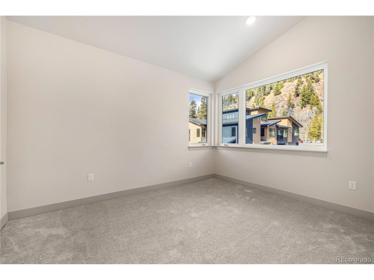 624 Montezuma Road, Unit 3 Keystone, CO 80435 - Photo 10 of 36 an empty room with window