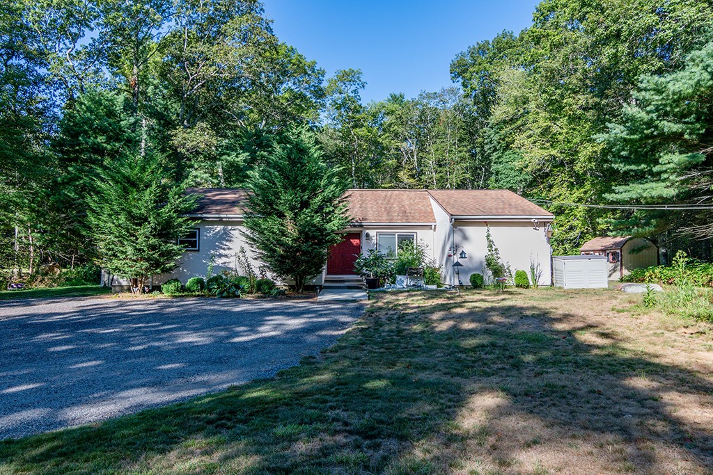 686 Gardiner Road Exeter, RI 02822 - Photo 2 of 22