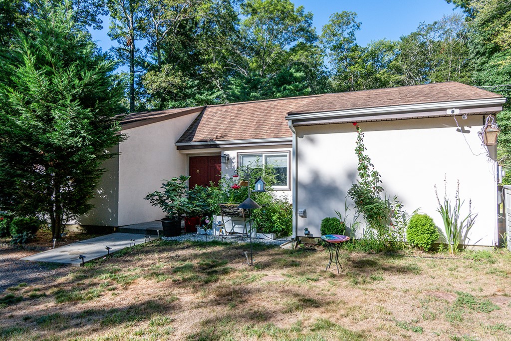 686 Gardiner Road Exeter, RI 02822 - Photo 3 of 22