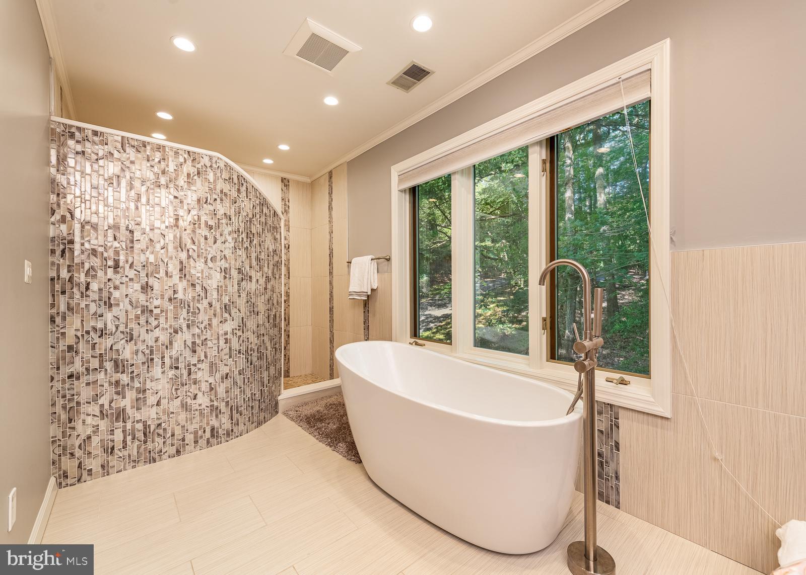 3159 Rolling Road Edgewater, MD 21037 - Photo 23 of 46 master bath