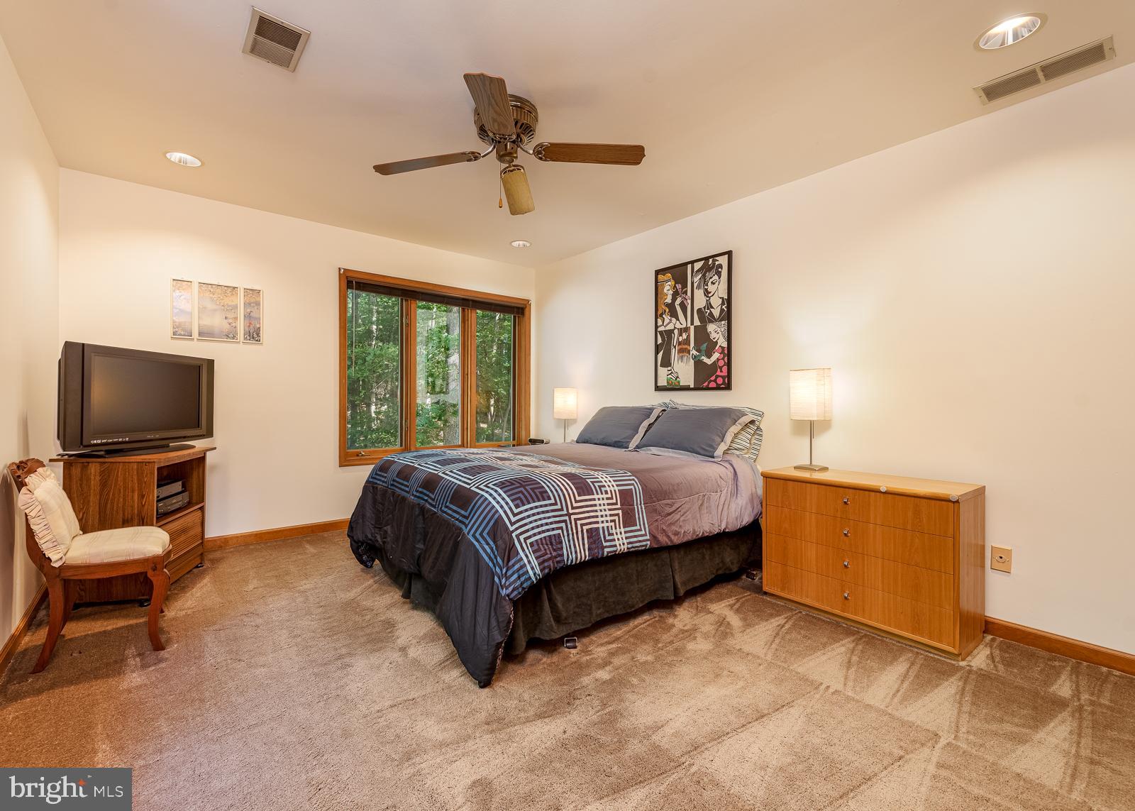 3159 Rolling Road Edgewater, MD 21037 - Photo 26 of 46 upper level en suitebedroom