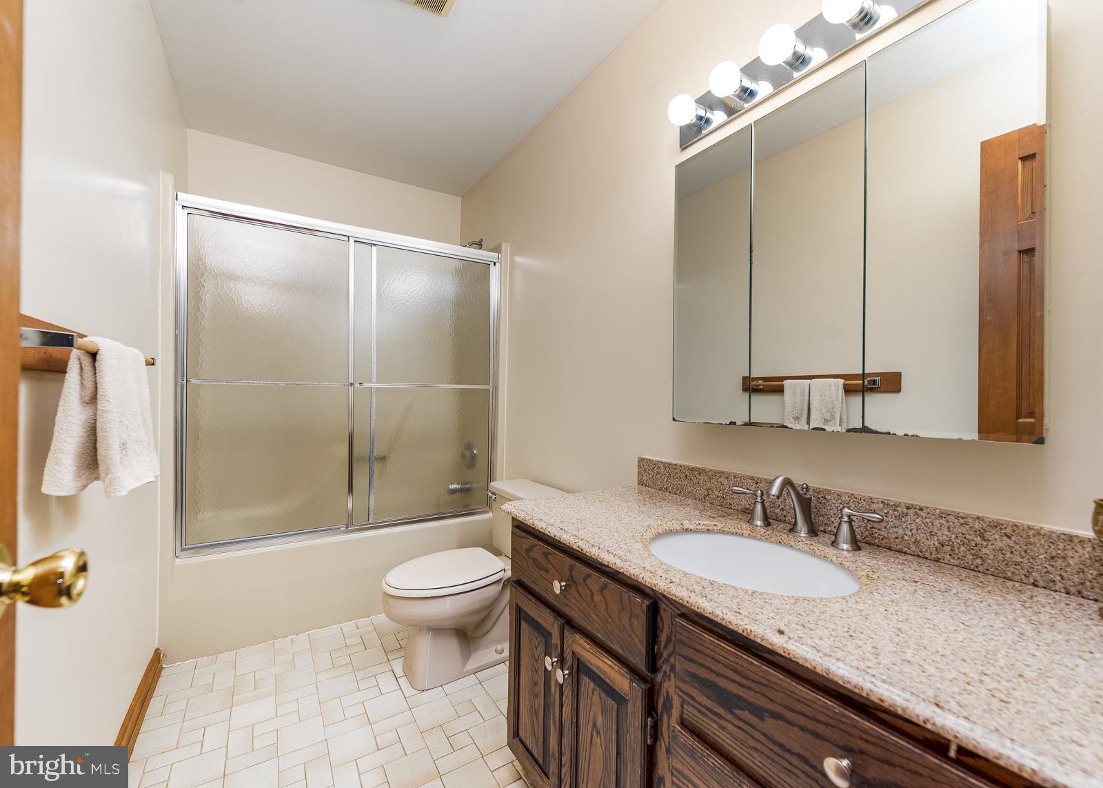 3159 Rolling Road Edgewater, MD 21037 - Photo 30 of 46 main level full bath