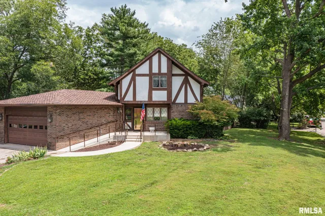 $339,000 | 102 Lost Hollow Drive, Salem, IL 62881