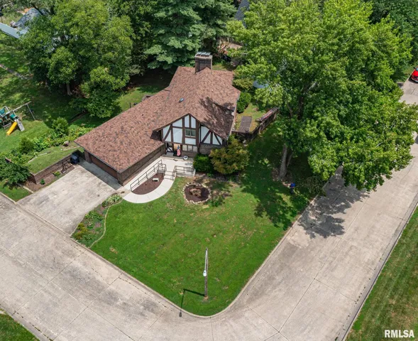 $339,000 | 102 Lost Hollow Drive, Salem, IL 62881