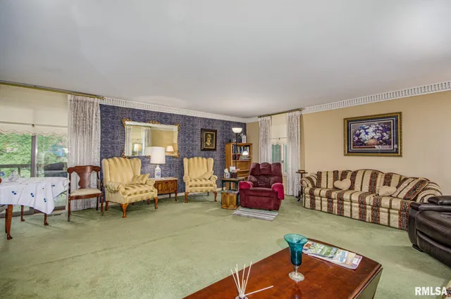 $339,000 | 102 Lost Hollow Drive, Salem, IL 62881