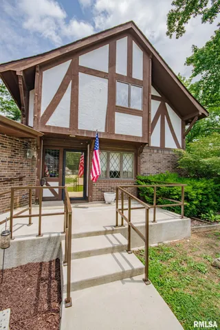 $339,000 | 102 Lost Hollow Drive, Salem, IL 62881