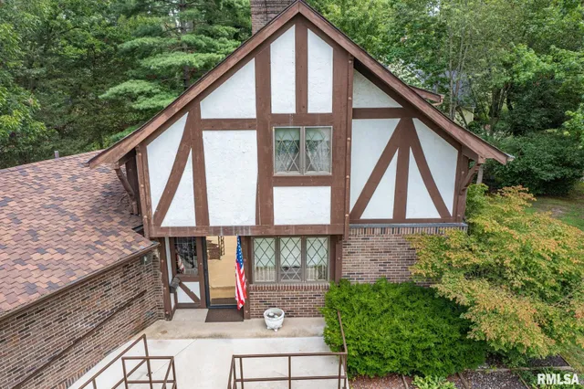 $339,000 | 102 Lost Hollow Drive, Salem, IL 62881