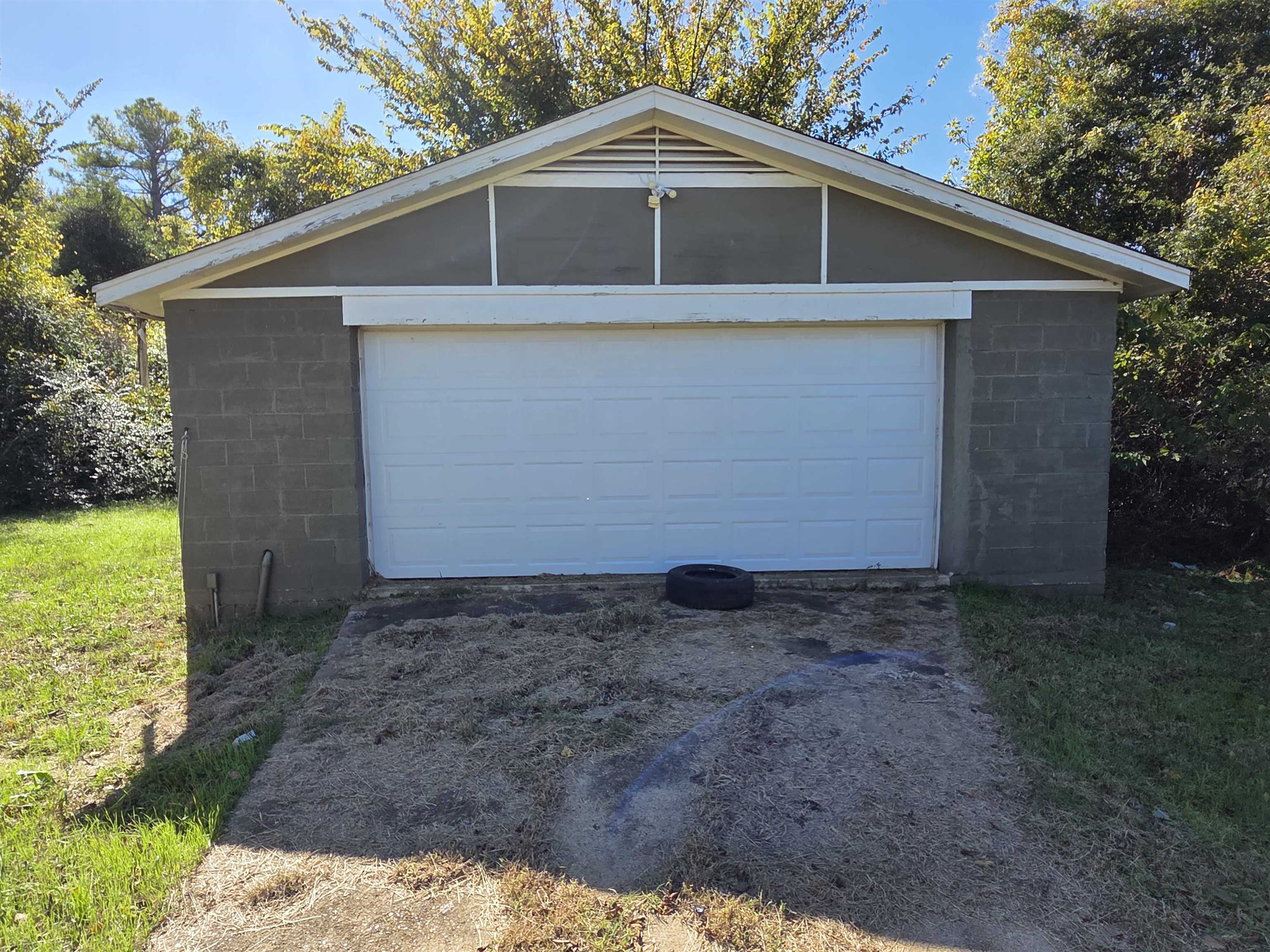 493 Tonawanda Cove Memphis, TN 38109 - Photo 3 of 15 a house with a yard