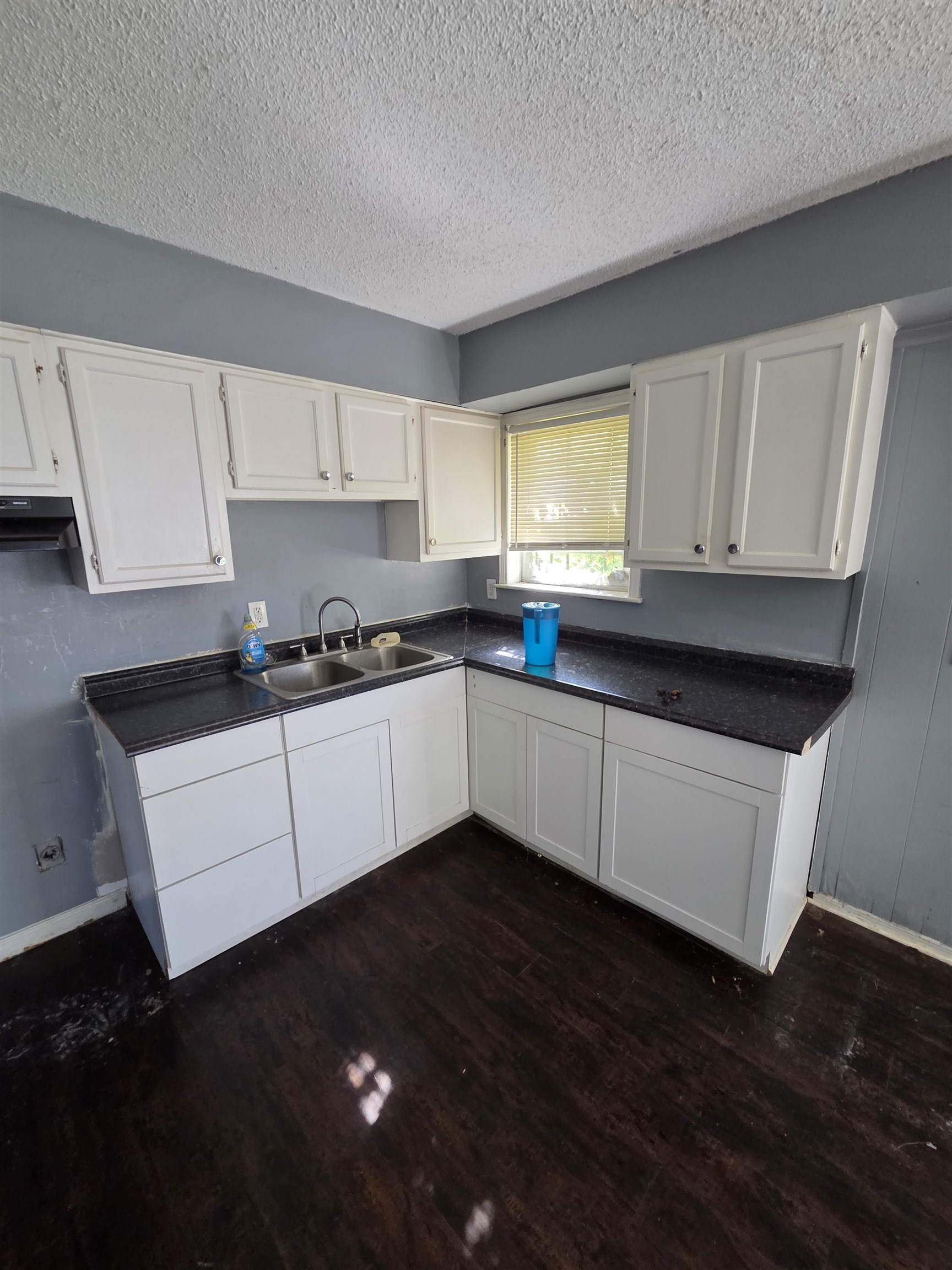 493 Tonawanda Cove Memphis, TN 38109 - Photo 6 of 15 a kitchen with stainless steel appliances a sink a stove a microwave a sink and cabinets