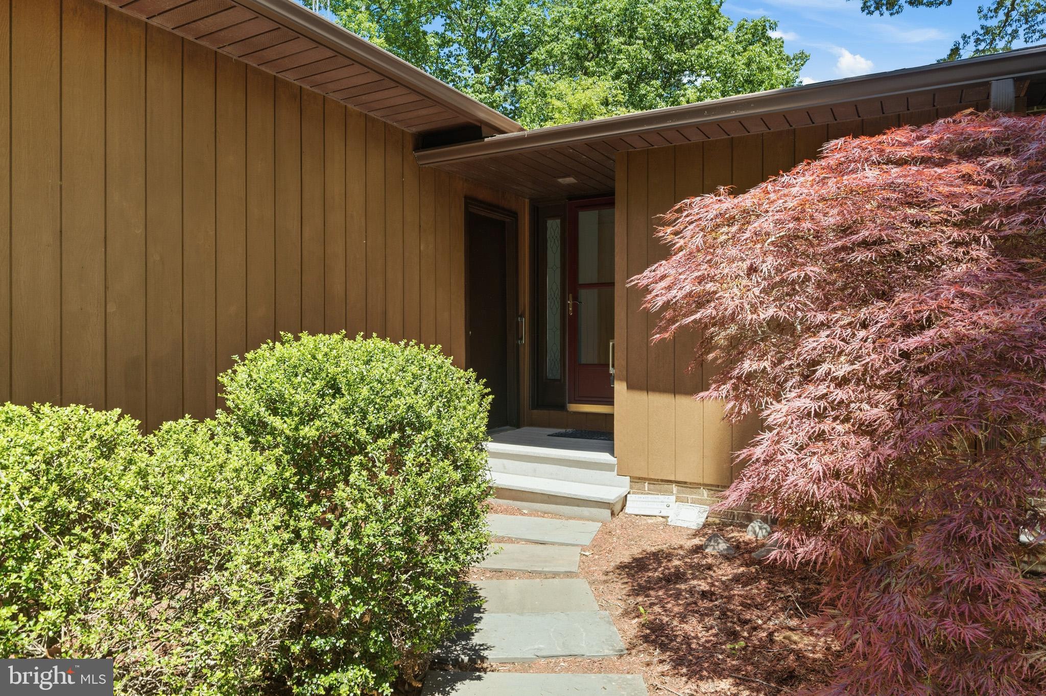 18040 Shipping Point Road Lexington Park, MD 20653 - Photo 9 of 75 Charming entry to the home.