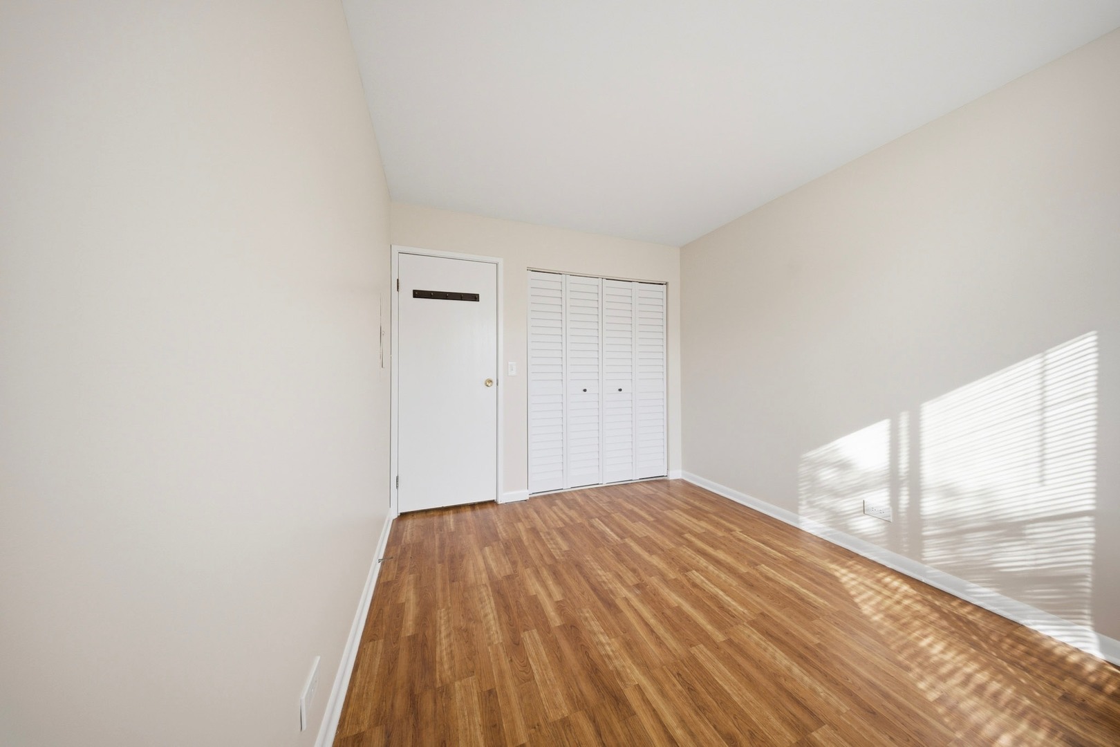 291 North Gregory Street, Unit 6 Aurora, IL 60504 - Photo 18 of 27 a bedroom with a bed and a window