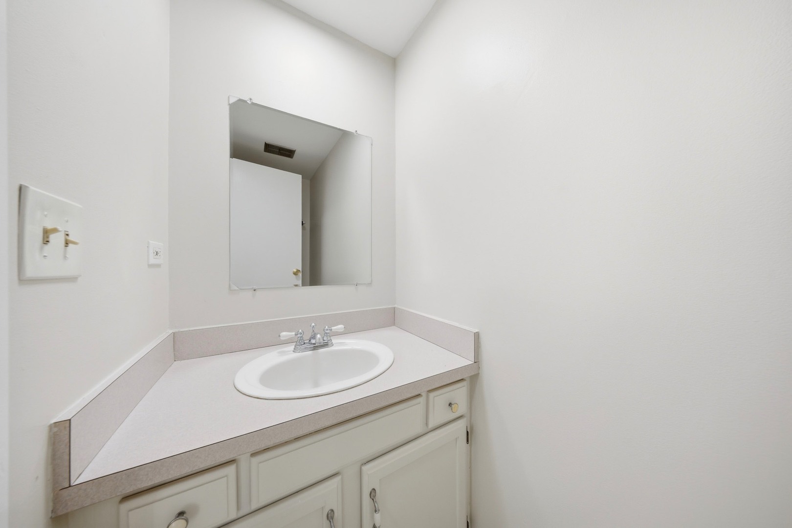 291 North Gregory Street, Unit 6 Aurora, IL 60504 - Photo 20 of 27 a bathroom with a sink and a mirror