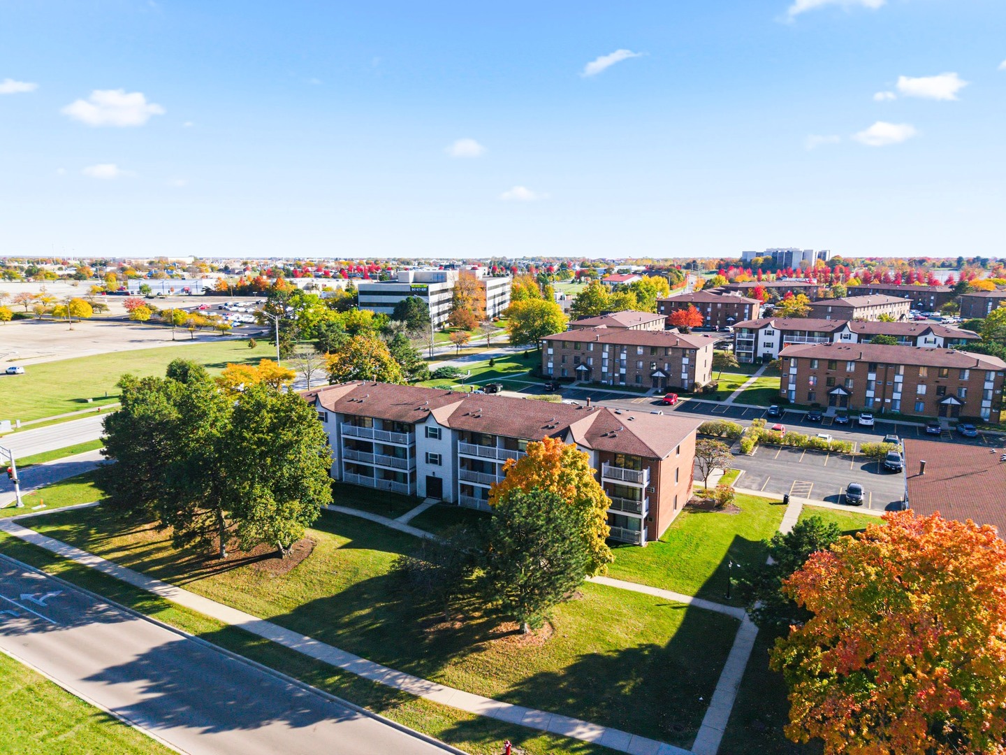 291 North Gregory Street, Unit 6 Aurora, IL 60504 - Photo 25 of 27 a view of a city
