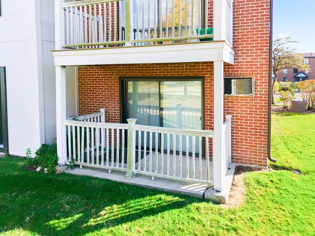 $185,000 | 291 North Gregory Street, Unit 6, Aurora, IL 60504