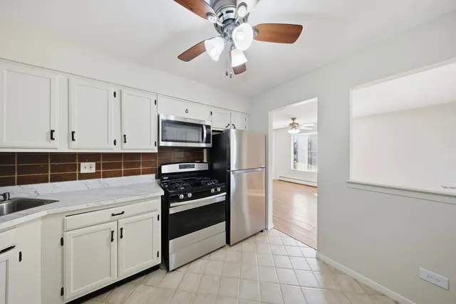 $185,000 | 291 North Gregory Street, Unit 6, Aurora, IL 60504