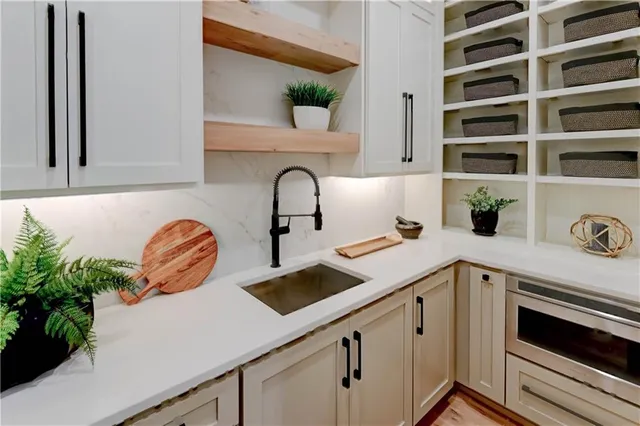 $1,499,900 | 2207 West 71st Street, Prairie Village, KS 66208