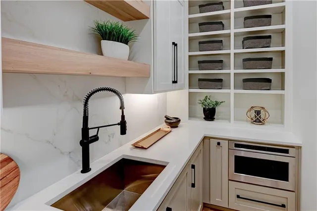 $1,499,900 | 2207 West 71st Street, Prairie Village, KS 66208