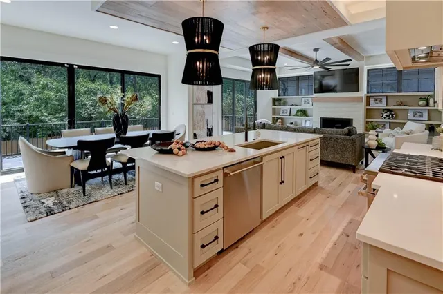 $1,499,900 | 2207 West 71st Street, Prairie Village, KS 66208