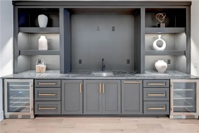 $1,499,900 | 2207 West 71st Street, Prairie Village, KS 66208