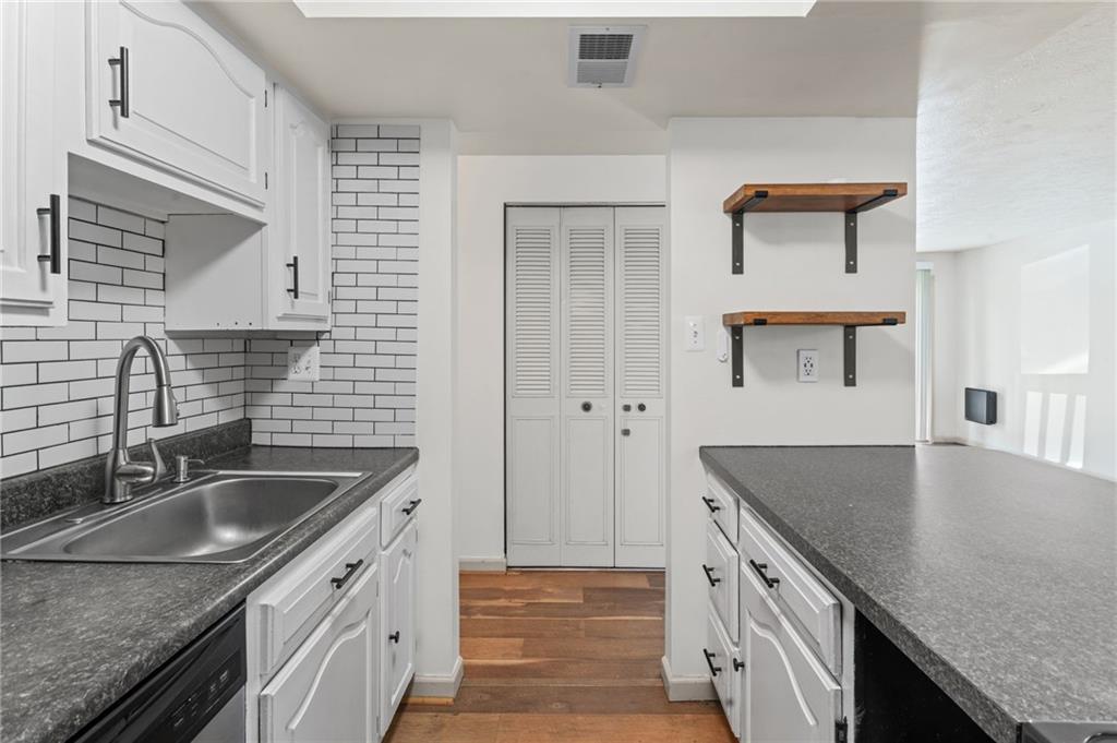 323 Ridge Point Circle, Unit 24 Bridgeville, PA 15017 - Photo 28 of 42