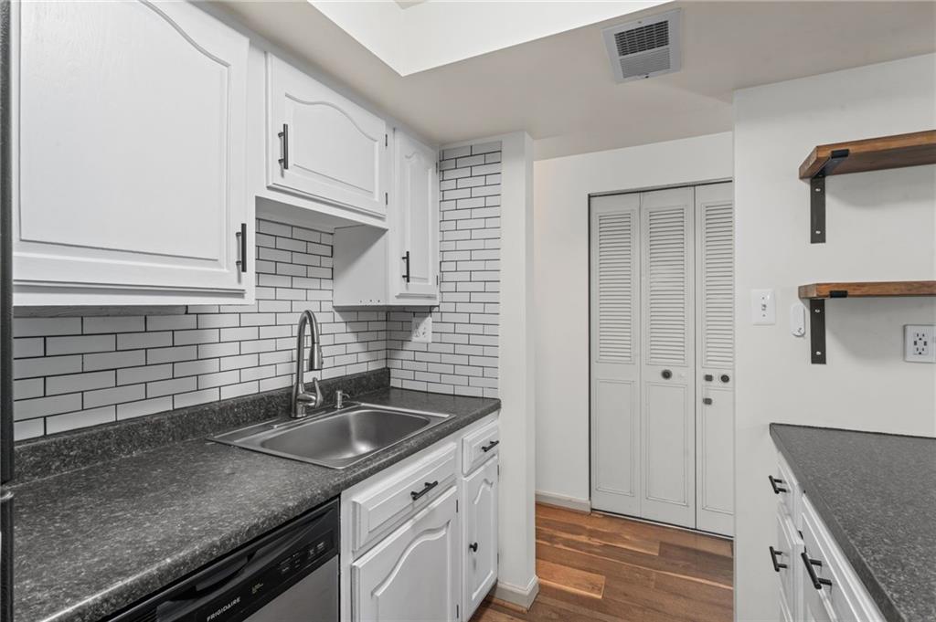 323 Ridge Point Circle, Unit 24 Bridgeville, PA 15017 - Photo 30 of 42