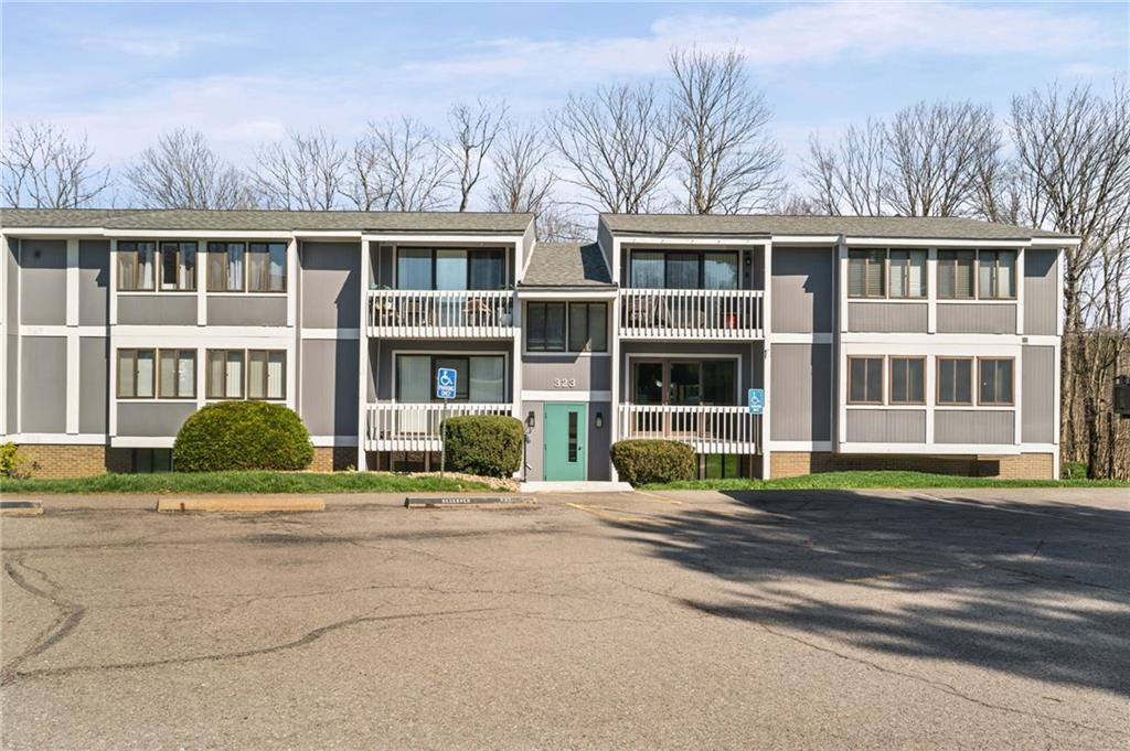 323 Ridge Point Circle, Unit 24 Bridgeville, PA 15017 - Photo 3 of 42