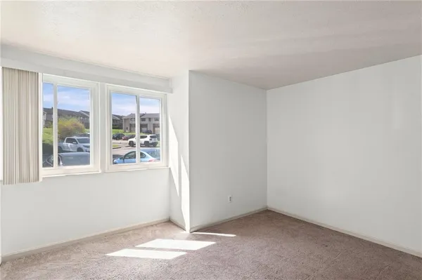 $140,000 | 323 Ridge Point Circle, Unit 24, Bridgeville, PA 15017