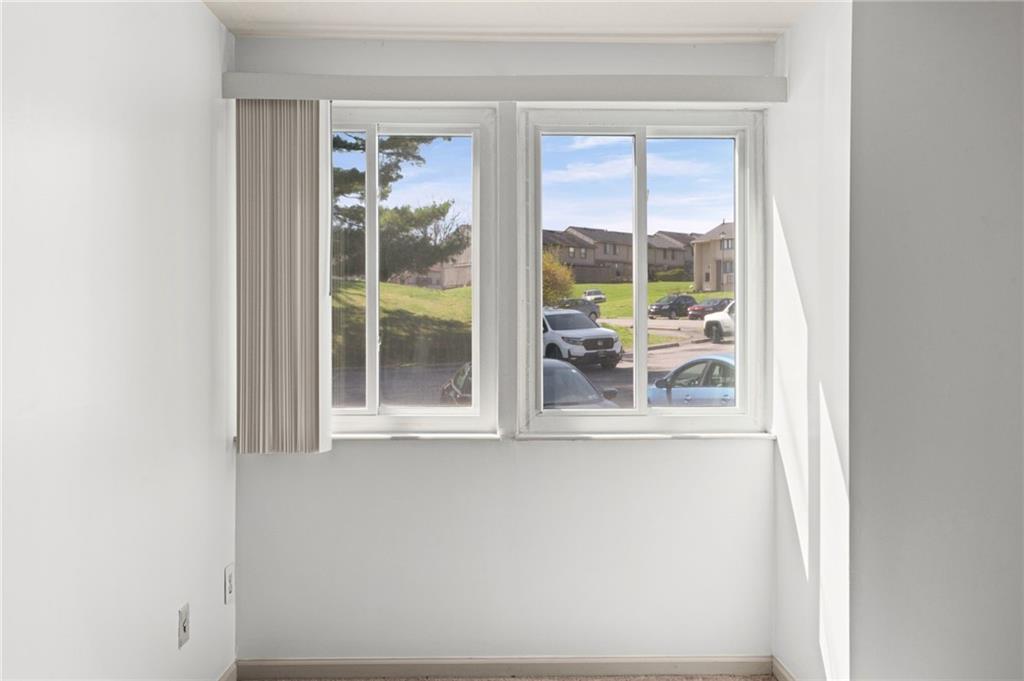 323 Ridge Point Circle, Unit 24 Bridgeville, PA 15017 - Photo 34 of 42