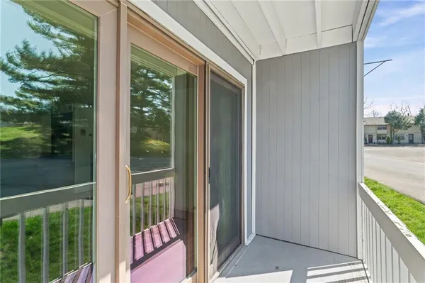 $140,000 | 323 Ridge Point Circle, Unit 24, Bridgeville, PA 15017